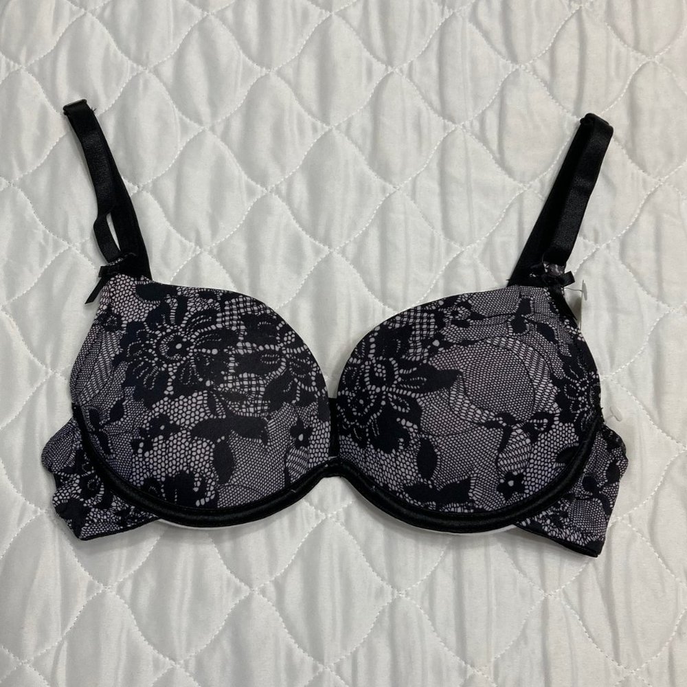 NWOT * Faux Lace Bra